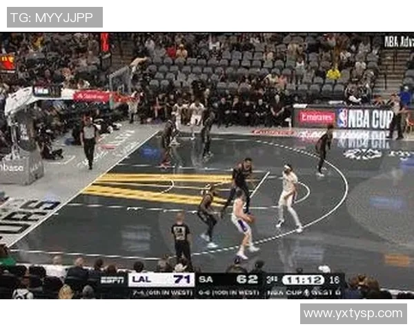 开拓者与湖人第五场激战回顾球员表现与战术分析全景呈现